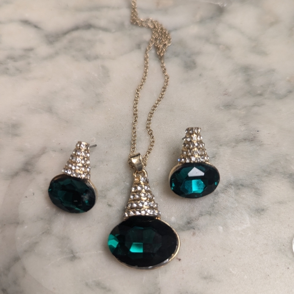 Emerald Green Necklace Pendant 8" Chain Clear Rhinestones  Goldtone NWOT